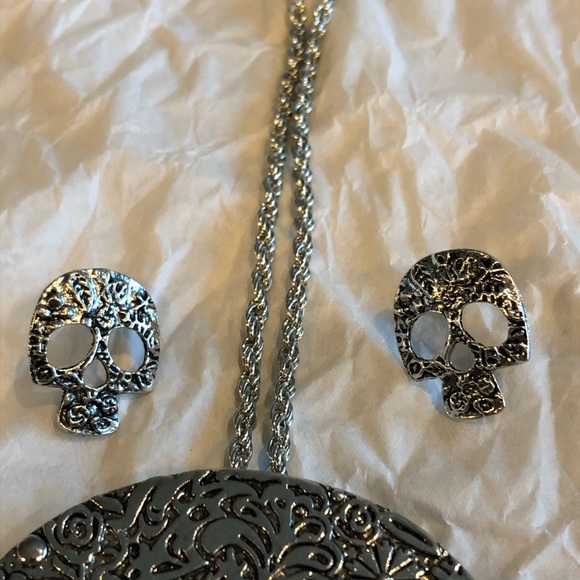 💗Embossed skull necklace and earrings set (NEW)💗 - Picture 4 of 4